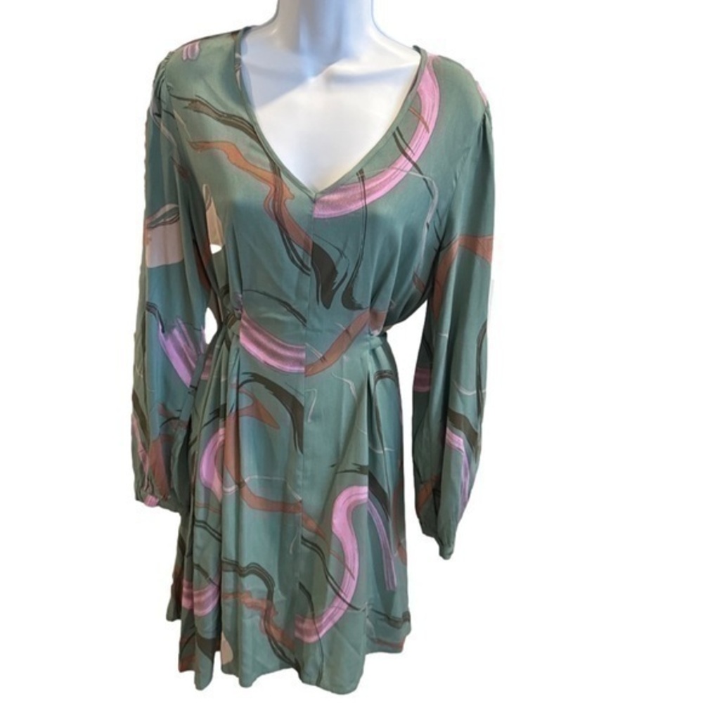 Nine West  long sleeved green swirl tie dress size M EUC